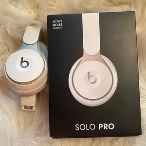 Beats Solo Pro Noise Canceling by Dr Dre Beats